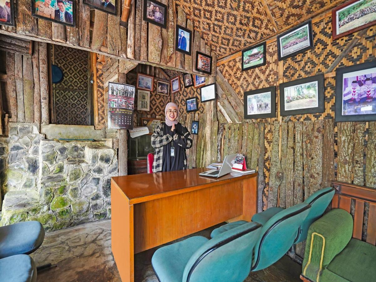 Oyo Homes 90915 Eco Tourism Desa Cihanjuang Rahayu Ciwangun Indah Camp Villas Bongkar Kültér fotó
