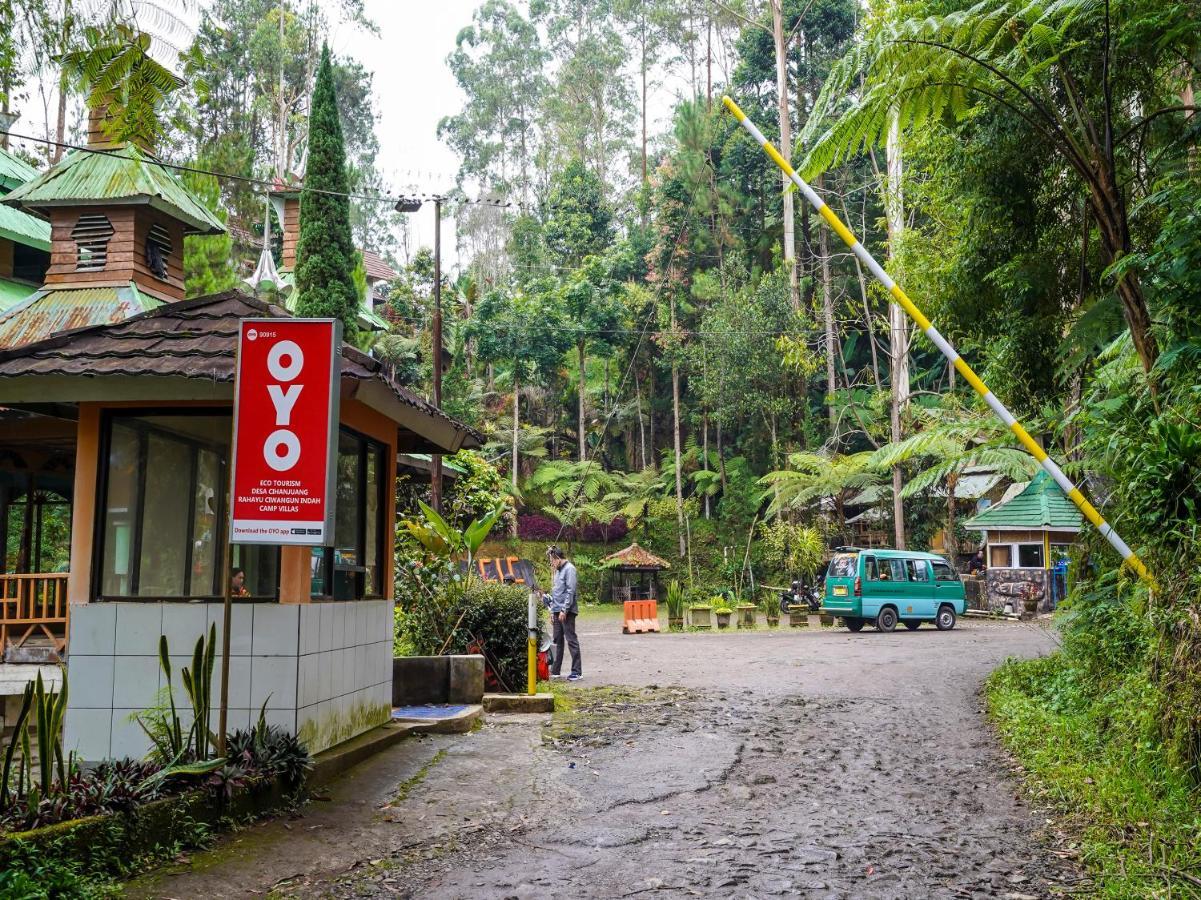 Oyo Homes 90915 Eco Tourism Desa Cihanjuang Rahayu Ciwangun Indah Camp Villas Bongkar Kültér fotó