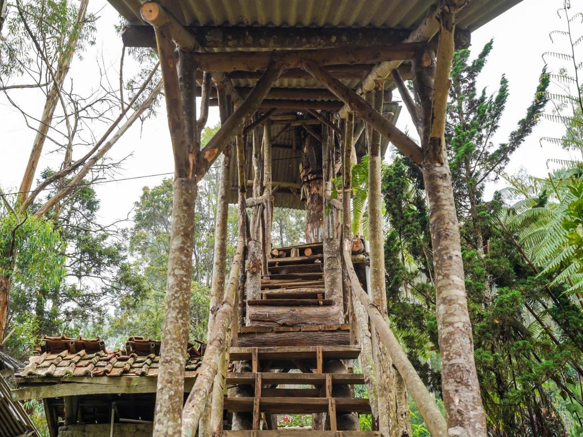 Oyo Homes 90915 Eco Tourism Desa Cihanjuang Rahayu Ciwangun Indah Camp Villas Bongkar Kültér fotó