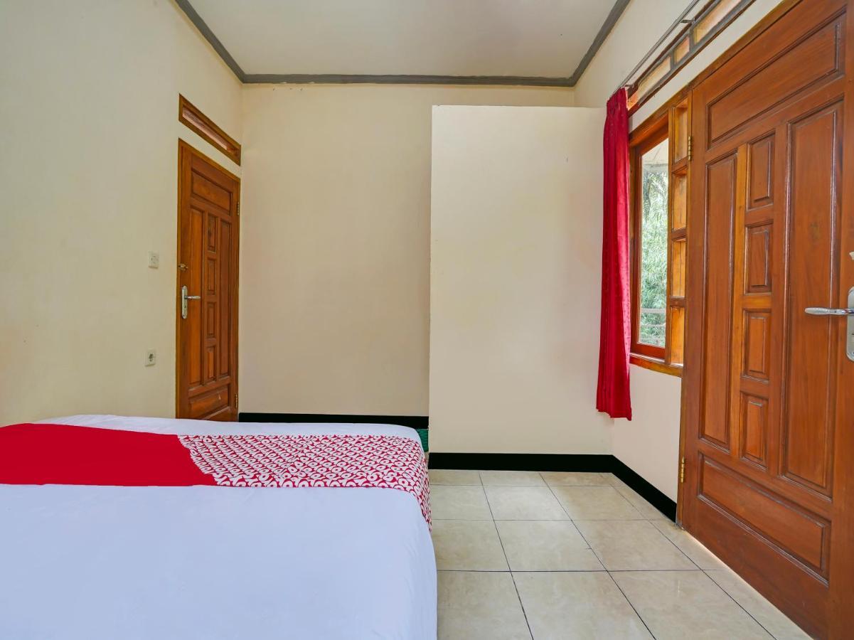 Oyo Homes 90915 Eco Tourism Desa Cihanjuang Rahayu Ciwangun Indah Camp Villas Bongkar Kültér fotó