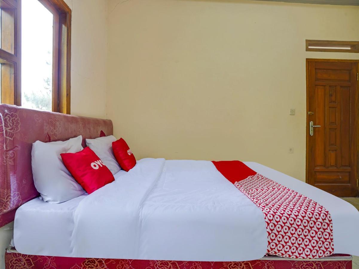 Oyo Homes 90915 Eco Tourism Desa Cihanjuang Rahayu Ciwangun Indah Camp Villas Bongkar Kültér fotó
