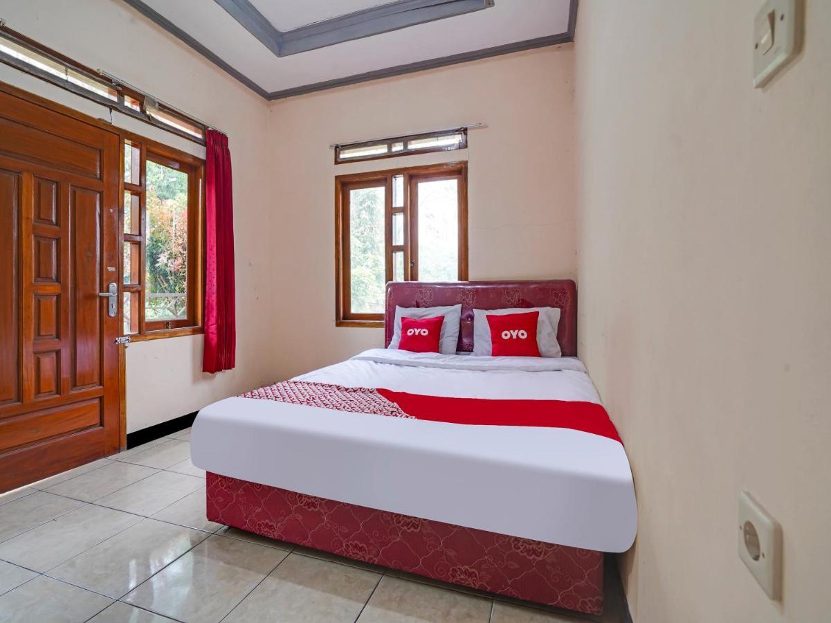 Oyo Homes 90915 Eco Tourism Desa Cihanjuang Rahayu Ciwangun Indah Camp Villas Bongkar Kültér fotó