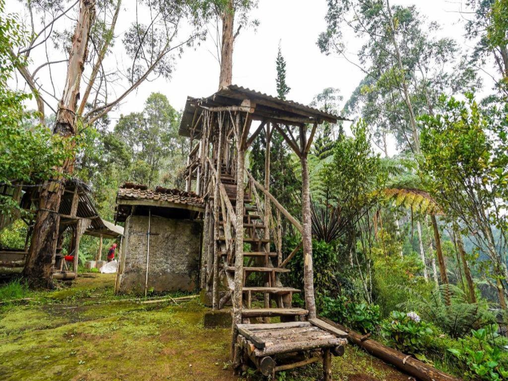 Oyo Homes 90915 Eco Tourism Desa Cihanjuang Rahayu Ciwangun Indah Camp Villas Bongkar Kültér fotó